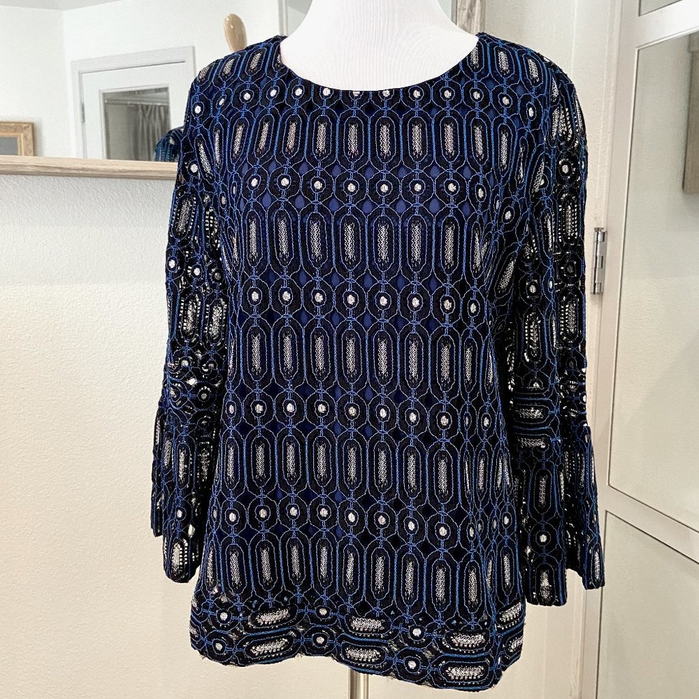 LOFT Embroidered Eyelet Bell Sleeve Blouse M - Picture 2 of 7